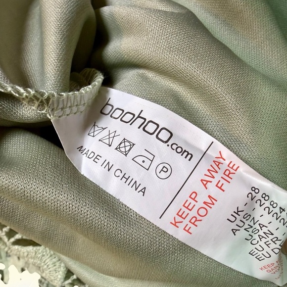 NWT Boohoo ‘Occasion Lace Tiered Midaxi Dress’ in Sage / Mint Green Plus Size 24 - Picture 9 of 16